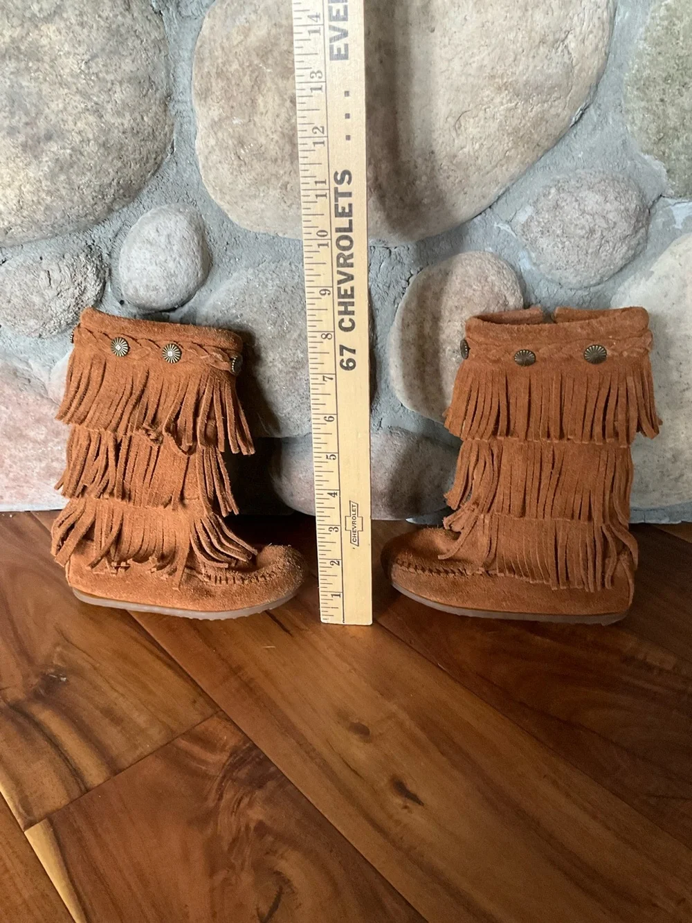 Minnetonka 3 Layer Fringe Suede Boots Size 8